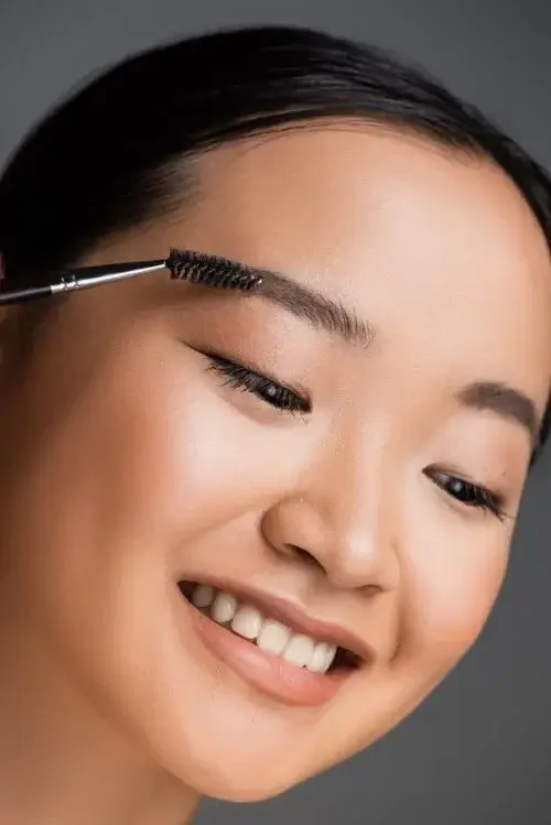 Søle brow tinting services